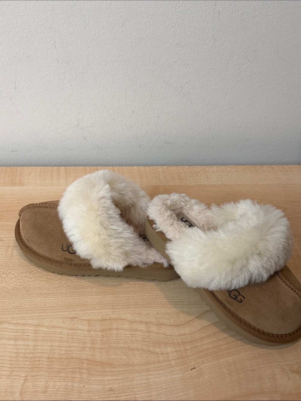 UGG Cozy II Chestnut Suede and Shearling Slippers - New - Kids 10 - Unisex